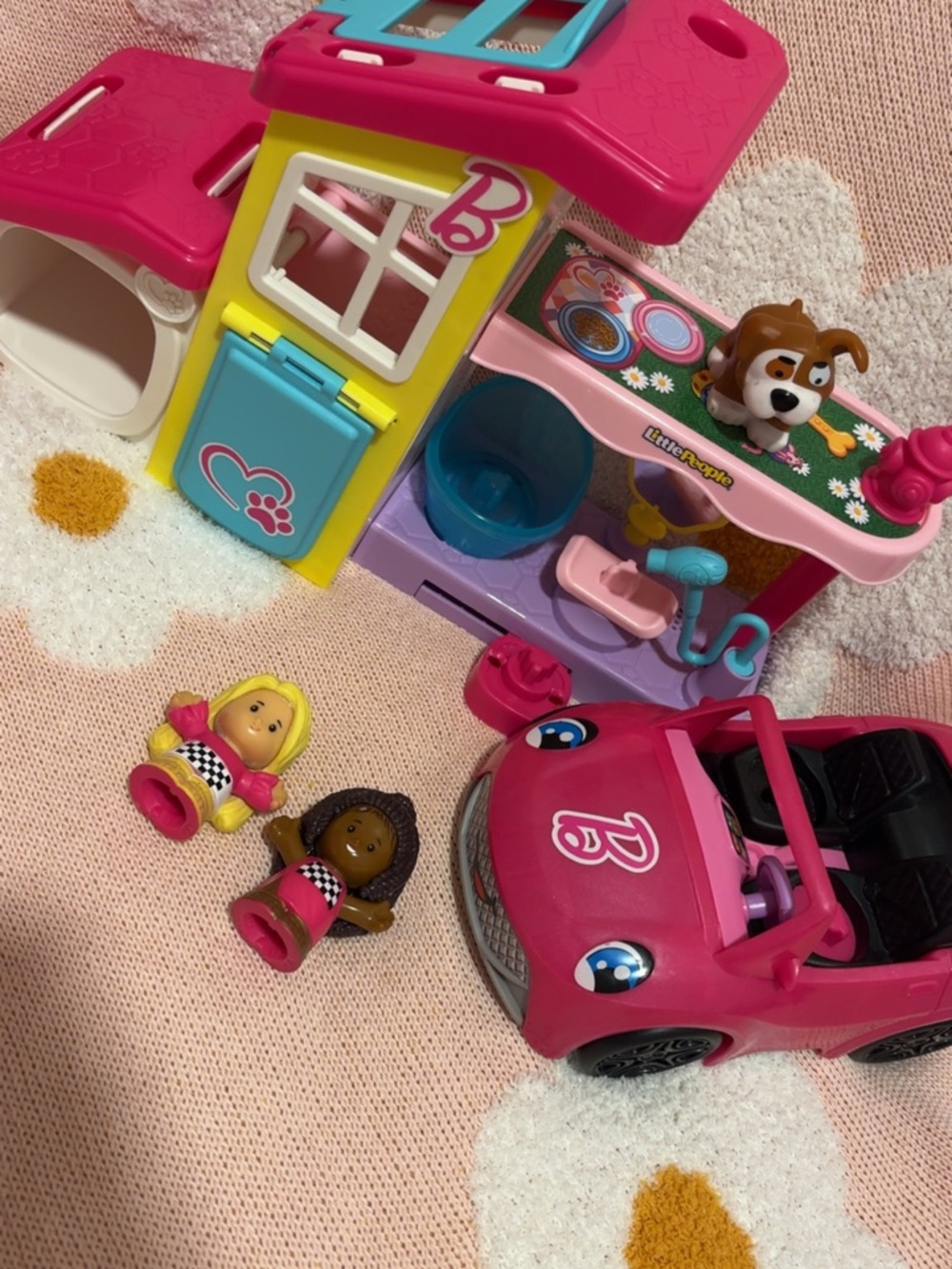 Barbie little people set